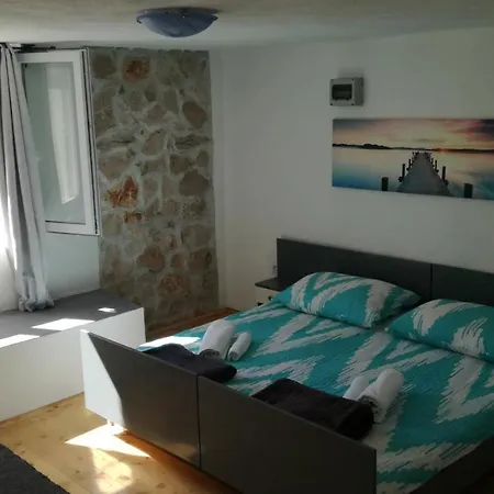Casa de Férias Seaside House For Families With Children Cove Vitane, Pasman - 12141 Tkon